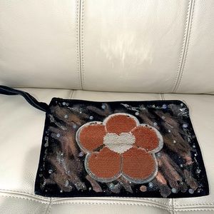 Clutch painted handbag